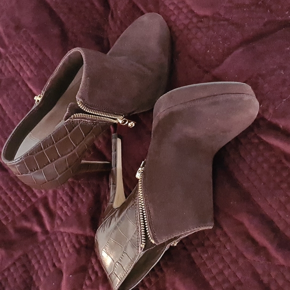 *Clearance* Michael Michael Kors chocolate booties - Picture 2 of 5